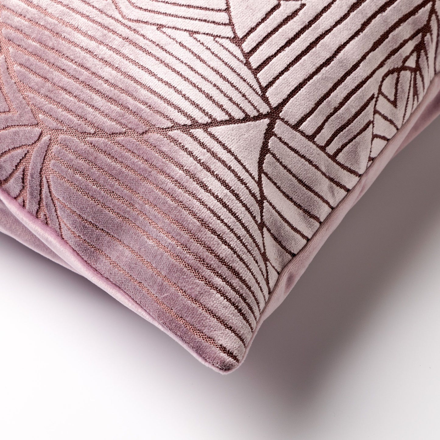 YOLA - Decorative cushion 45x45 cm – stylized leaf print – Elderberry purple